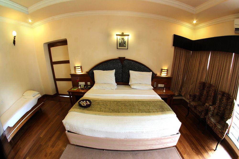 Aranya Nivas Hotel Thekkady Exterior photo