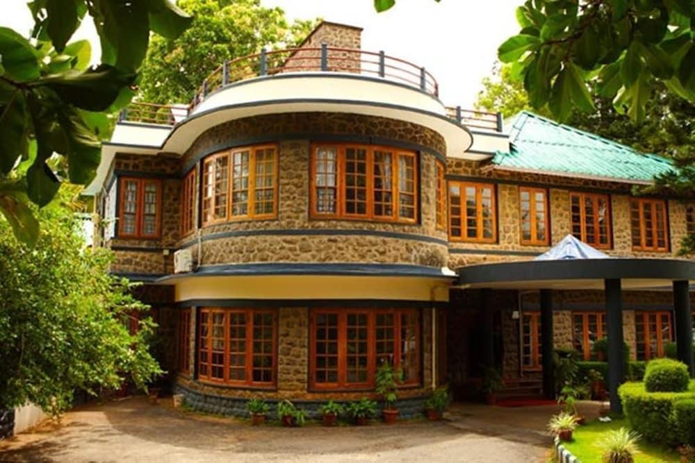 Aranya Nivas Hotel Thekkady Exterior photo