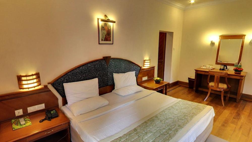 Aranya Nivas Hotel Thekkady Exterior photo