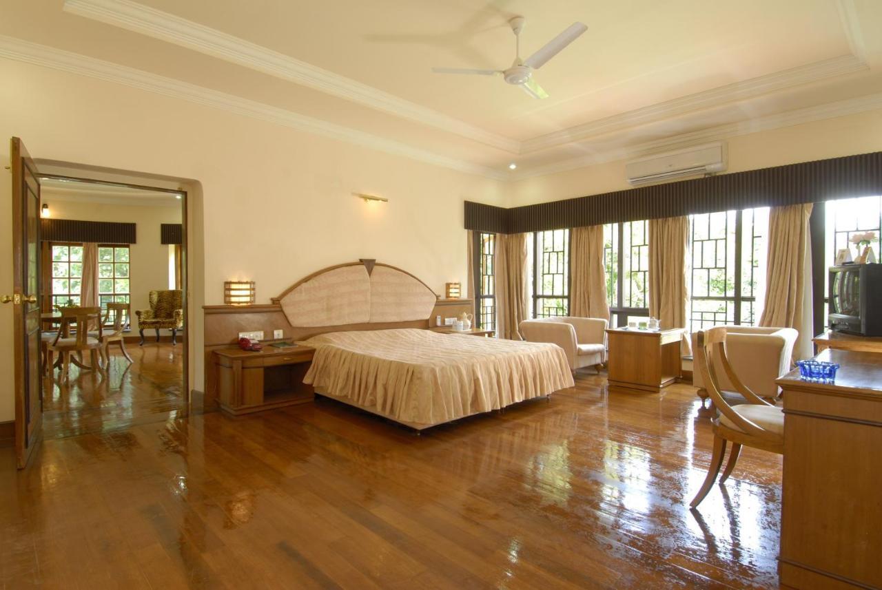 Aranya Nivas Hotel Thekkady Exterior photo
